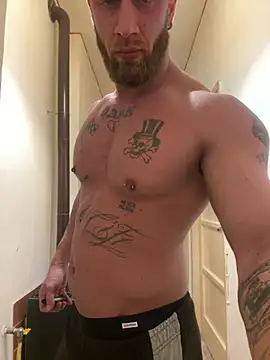 Snapshot of Tiziano94 chatting on March 6, 1:00 am Tiziano94 online show from March 6, 1:00 am