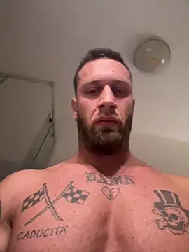 Snapshot of Tiziano94 chatting on February 23, 11:22 am Tiziano94 online show from February 23, 11:22 am