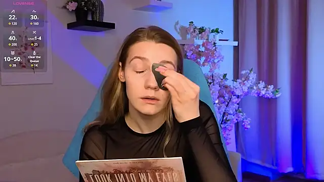 Vanessa  Lui online show from February 28, 4:17 pm