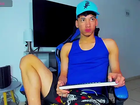 Lyam Russo online show from April 5, 7:48 am