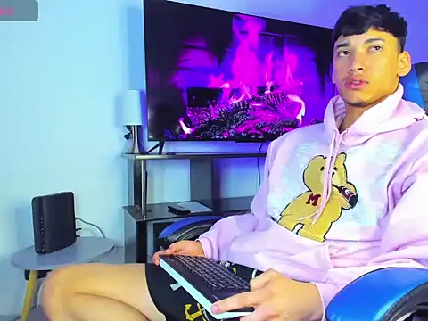 Lyam Russo online show from March 30, 8:05 am