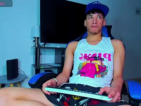 Lyam Russo online show from April 7, 8:05 am