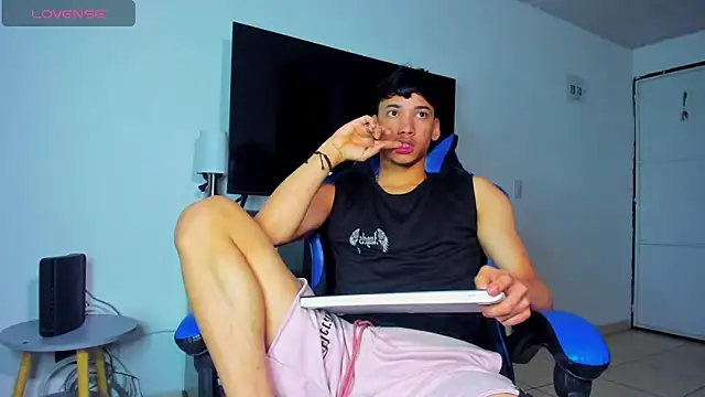 Lyam Russo online show from April 14, 6:07 am