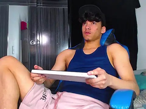 Snapshot of Lyam_Russo chatting on February 24, 7:37 pm Lyam Russo online show from February 24, 7:37 pm