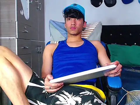 Snapshot of Lyam_Russo chatting on March 3, 7:32 pm Lyam Russo online show from March 3, 7:32 pm