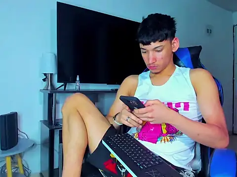 Lyam Russo online show from April 3, 5:14 am