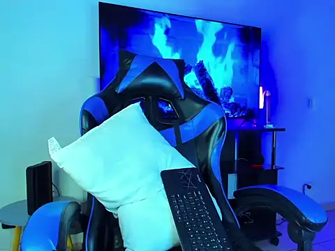 Lyam Russo online show from March 21, 6:03 am