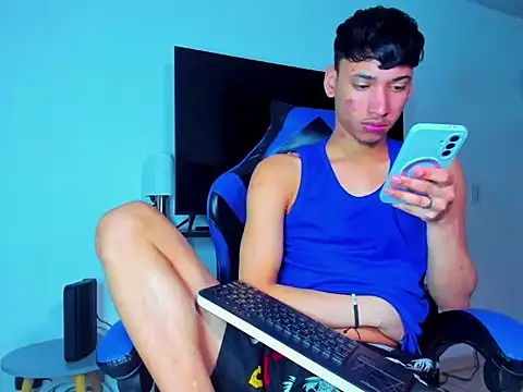 Lyam Russo online show from April 2, 3:35 am