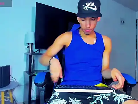 Lyam Russo online show from April 9, 5:09 am