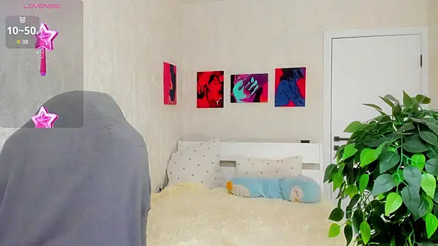 milkbrownn online show from March 20, 5:30 am