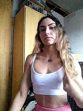 Snapshot of Larinhacat chatting on February 17, 8:28 pm Larinhacat online show from February 17, 8:28 pm