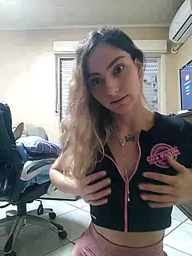 Snapshot of Larinhacat chatting on February 19, 7:44 pm Larinhacat online show from February 19, 7:44 pm