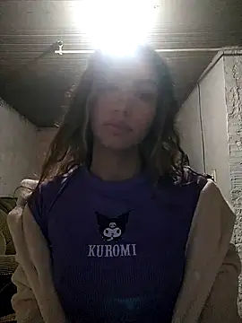 Snapshot of Larinhacat chatting on February 17, 4:54 am Larinhacat online show from February 17, 4:54 am