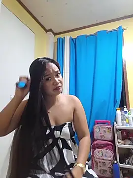 Snapshot of Polished_Princess chatting on April 5, 12:01 pm Polished Princess online show from April 5, 12:01 pm
