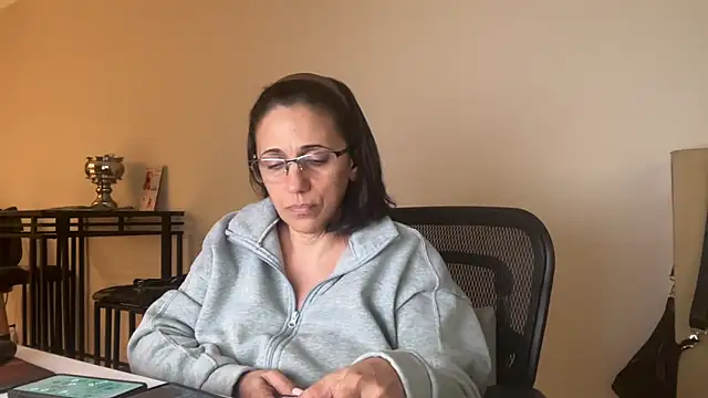 Snapshot of latinamom54 chatting on March 2, 6:48 pm latinamom54 online show from March 2, 6:48 pm