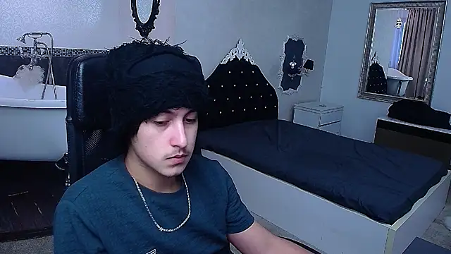 Snapshot of GriffinDane chatting on February 20, 5:26 am GriffinDane online show from February 20, 5:26 am