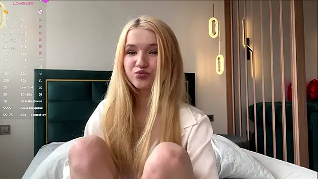 PrincessSwelgart online show from April 9, 1:17 pm