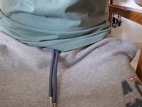 Snapshot of RetroWorth01 chatting on February 27, 3:12 pm RetroWorth01 online show from February 27, 3:12 pm