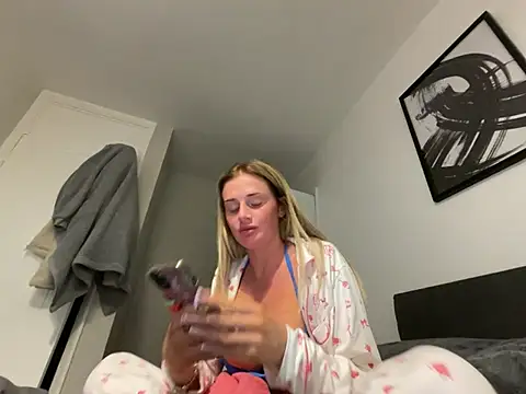 jadey19x online show from February 19, 7:00 pm