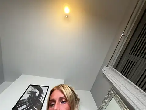 jadey19x online show from April 12, 8:23 pm