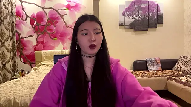 MaeRaads online show from March 3, 6:48 pm