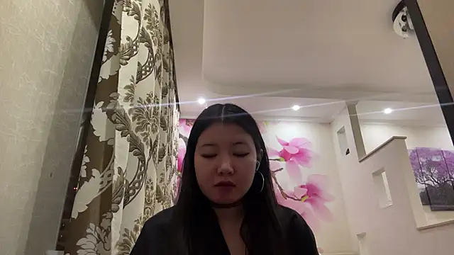 MaeRaads online show from February 18, 6:48 pm