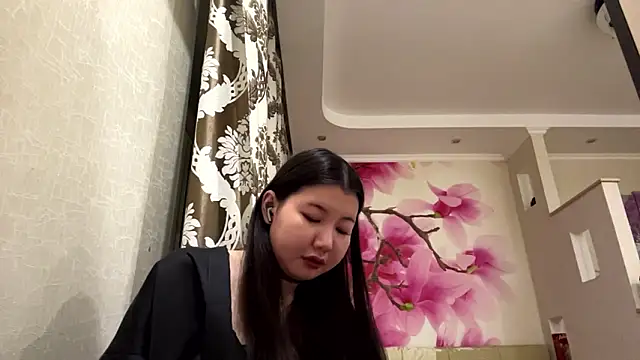 MaeRaads online show from February 26, 6:52 pm