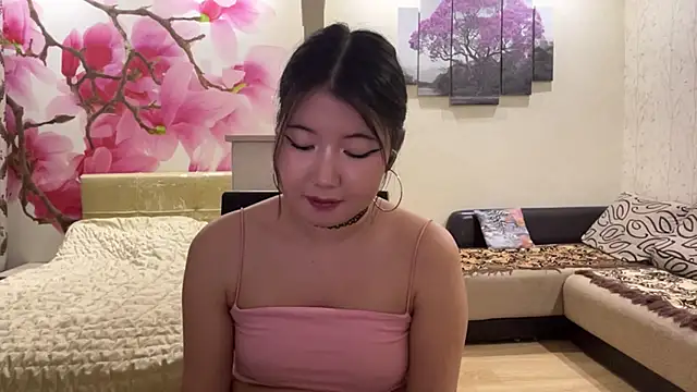 MaeRaads online show from April 16, 9:39 pm