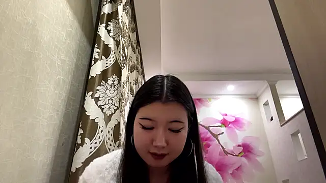 MaeRaads online show from February 27, 6:30 pm