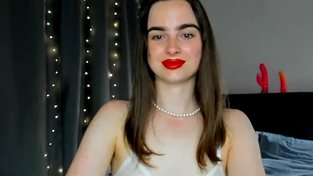 Snapshot of megann_fox2 chatting on June 7, 6:35 pm megann fox2 online show from June 7, 6:35 pm
