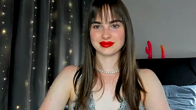 Snapshot of megann_fox2 chatting on June 15, 6:40 pm megann fox2 online show from June 15, 6:40 pm