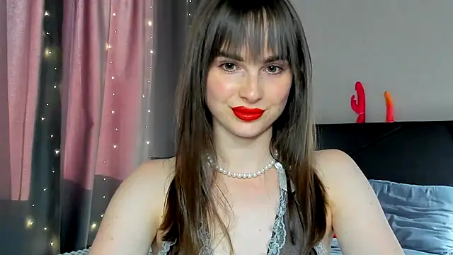 Snapshot of megann_fox2 chatting on June 17, 3:11 pm megann fox2 online show from June 17, 3:11 pm