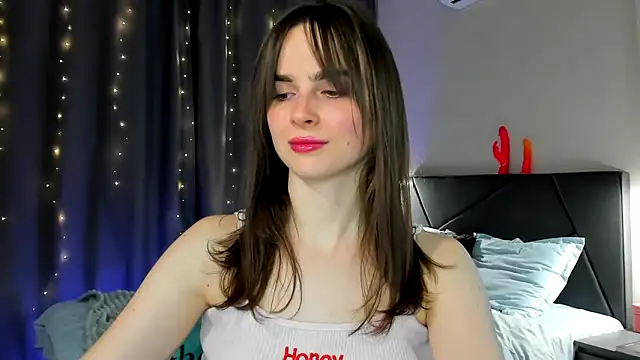 megann fox2 online show from March 4, 6:37 pm