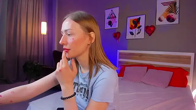 A Alise online show from February 24, 11:11 am