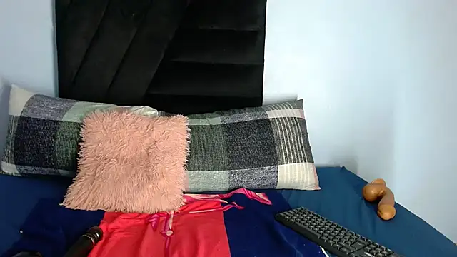 Snapshot of Loyal_Sashaa chatting on July 10, 2:28 pm Loyal Sashaa online show from July 10, 2:28 pm