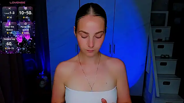 Snapshot of Maddy_Wood_ chatting on July 4, 5:06 pm Maddy Wood online show from July 4, 5:06 pm