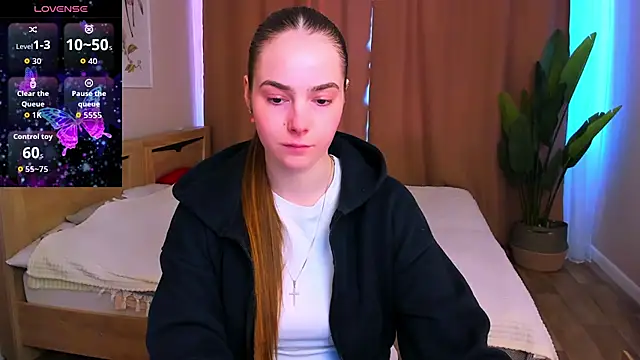 Maddy Wood  online show from March 13, 3:06 pm