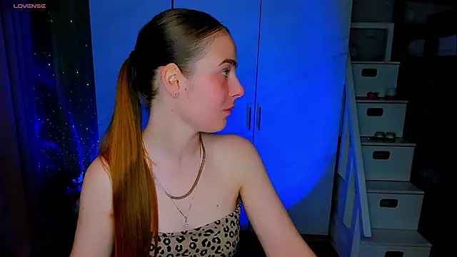 Snapshot of Maddy_Wood_ chatting on June 15, 3:44 pm Maddy Wood online show from June 15, 3:44 pm