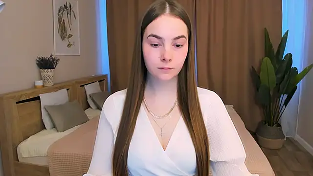 Snapshot of Maddy_Wood_ chatting on February 17, 8:22 am Maddy Wood online show from February 17, 8:22 am