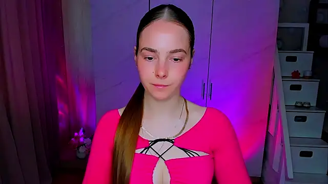 Maddy Wood  online show from May 25, 8:57 am