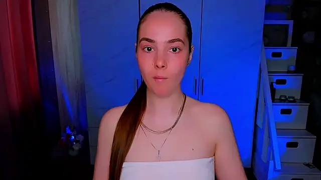 Maddy Wood  online show from May 3, 10:53 am