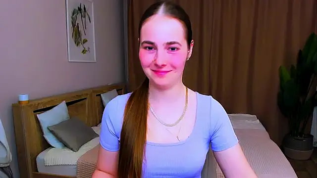 Maddy Wood  online show from April 18, 7:07 pm