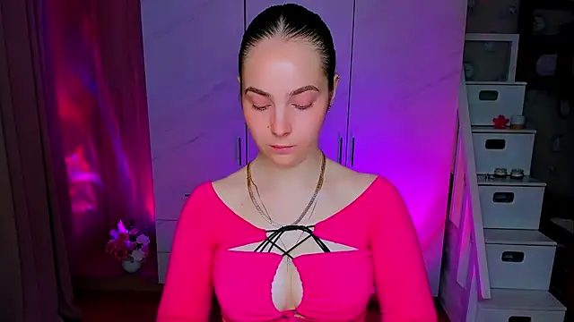 Maddy Wood  online show from May 11, 2:18 pm