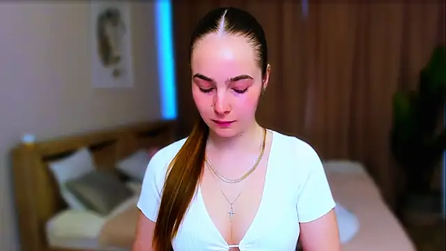 Maddy Wood  online show from April 5, 11:17 am