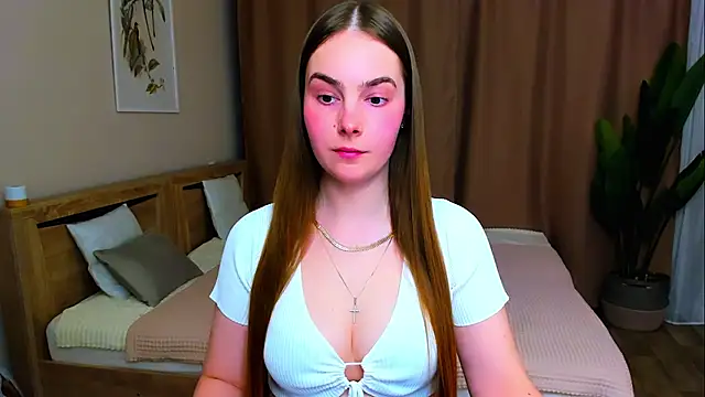 Maddy Wood  online show from April 3, 10:05 pm