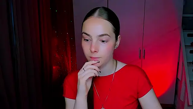 Snapshot of Maddy_Wood_ chatting on June 4, 9:25 am Maddy Wood online show from June 4, 9:25 am
