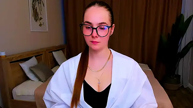 Maddy Wood  online show from April 9, 5:08 pm