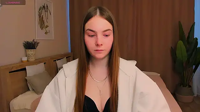 Snapshot of Maddy_Wood_ chatting on February 18, 8:44 am Maddy Wood online show from February 18, 8:44 am