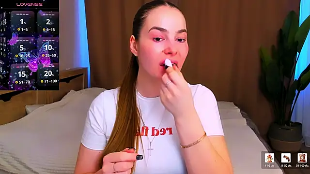 Maddy Wood  online show from March 15, 10:22 am