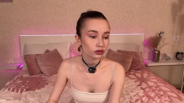 Kellris online show from March 25, 3:33 pm